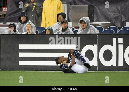 Foxborough, Massachusetts, USA. 31st May, 2015. New England Revolution forward Juan Agudelo (17) reacts in pain during the MLS game between Los Angeles Galaxy and the New England Revolution held at Gillette Stadium in Foxborough Massachusetts. Revolution tied Galaxy 2-2. Eric Canha/CSM/Alamy Live News Stock Photo