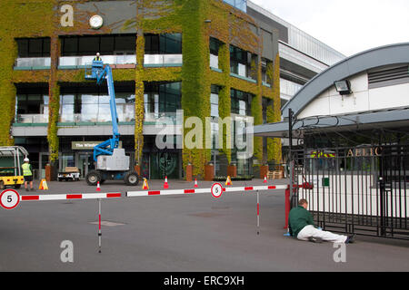 Wimbledon London,UK. 1st June 2015. Preparations at the (AELTC) All England Lawn Tennis Club with four left until the start of the start of the 2015 grass championships on 29th June Credit:  amer ghazzal/Alamy Live News Stock Photo