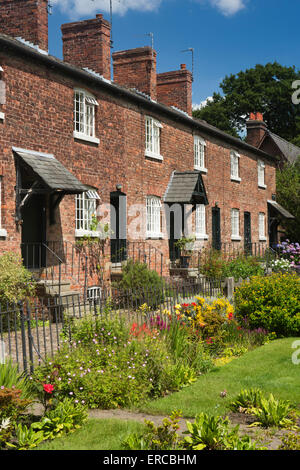 UK, England, Cheshire, Styal, Oak Cottages and gardens, terrace of mill workers houses built in early 1800s Stock Photo