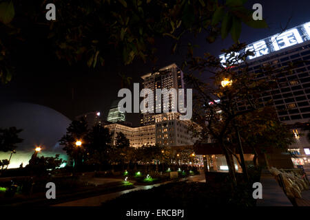 Hong Kong The Peninsula hotel at night Stock Photo