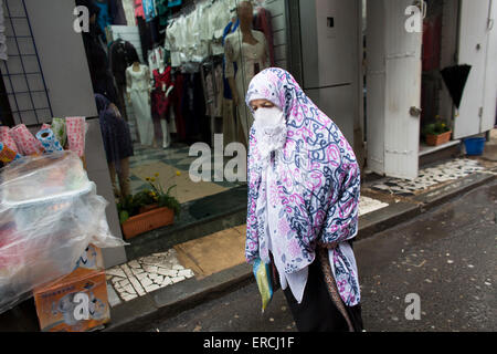 traditionally dressed women in Algiers, Algeria Stock Photo