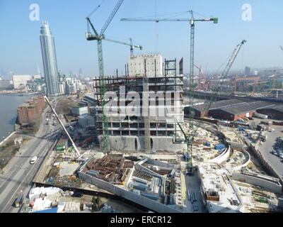 View of construction on the new US Embassy building in Nine Elms, Battersea, London. The building which features 6 inch thick bullet proof glass is costing nearly $1 billion dollars and is designed by architects KieranTimberlake. Stock Photo