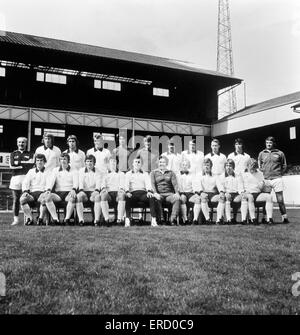 Derby County squad for the 1974 - 1975 League campaign pose for a group photograph at the Baseball Ground. July 1974. Stock Photo