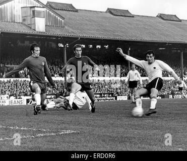 English League Division One match at Stamford Bridge. Chelsea 2 v Derby County 2. Derby's John O'Hare (right) scores the Rams second goal against the Blues. 11th October 1969. Stock Photo