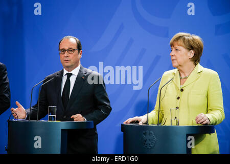 Berlin, Germany. 01st June, 2015. Statements from German Chancellor Angela Merkel, French President Hollande and EU-President Juncker to the meeting of the “European Round Table of Industrialists”, where take part 20 Chairman of European companies, realized at the German Chancellery in Berlin, Germany on 01 Juni 2015. / Picture: German Chancellor Angela Merkel and President of France François Hollande. Credit:  Reynaldo Chaib Paganelli/Alamy Live News Stock Photo