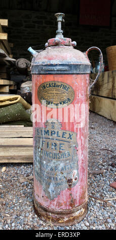 OLD SIMPLEX FIRE EXTINGUISHER IN MUSEUM VERTICAL BAPDB8015 Stock Photo ...