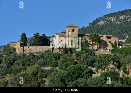 Iglesia de San Juan Bautista church, Deià, Serra de Tramuntana, Majorca, Balearic Islands, Spain Stock Photo