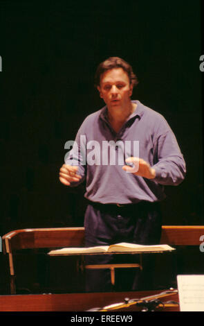 Mark Elder rehearsing the London Philharmonic Orchestra.  English conductor, b. 2 June 1947. Stock Photo