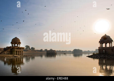 India, Rajasthan, Jaisalmer, Gadisar tank Stock Photo