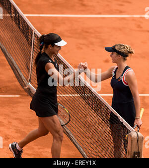 Roland Garros, Paris, France. 02nd June, 2015. Ana Ivanovic of Serbia shakes hands with Elina Svitolina of Czech Republic after winning her women's singles match on day ten of the 2015 French Open 2015 in Paris, France. Ivanovic won the match 6-3 6-2 to move into the semi finals Credit:  Action Plus Sports/Alamy Live News Stock Photo