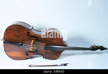 Upright bass hi-res stock photography and images - Alamy