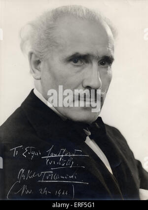 TOSCANINI, Arturo - signed photograph, 1944 Italian Conductor, 1867-1957 autographed Stock Photo