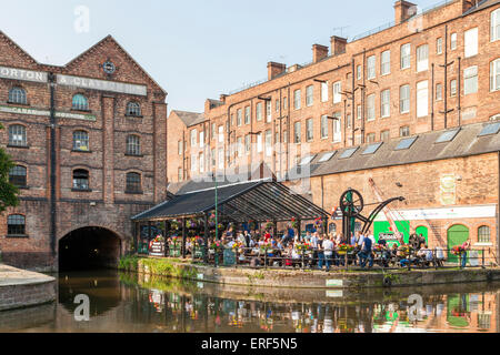 The Canalhouse, a canalside pub and canal museum in Victorian factory and warehouse buildings, Nottingham and Beeston Canal, Nottingham, England, UK Stock Photo
