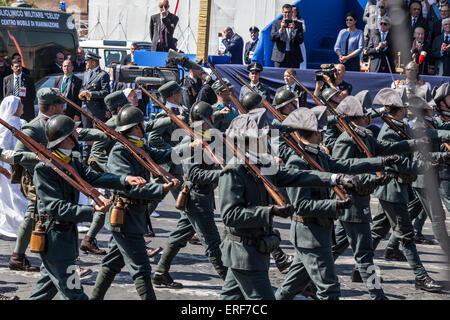 Rome, Italy. 2nd June, 2015. Military parade and flypast for the 69th Anniversary of the Italian Republic, Foro Imperiali, Carabinieri in WWI uniforms. Rome, Italy. 6/2/15 Credit:  Stephen Bisgrove/Alamy Live News Stock Photo