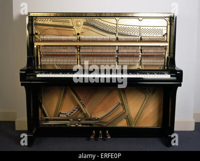 INSTR-KEYBOARD - PIANO- UPRIGHT PIANO Yamaha upright piano. Front view of whole piano showing interior mechanism. Stock Photo