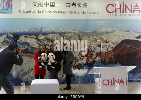 Sao Paulo, Brazil. 2nd June, 2015. People pose for photos during 'Visit China', an event promoted by the China National Tourism Administration, at Eldorado shopping mall in Sao Paulo, Brazil, on June 2, 2015. © Rahel Patrasso/Xinhua/Alamy Live News Stock Photo