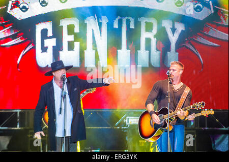 Eddie Montgomery and Troy Gentry of Montgomery Gentry perform on stage in Las Vegas , Nevada Stock Photo
