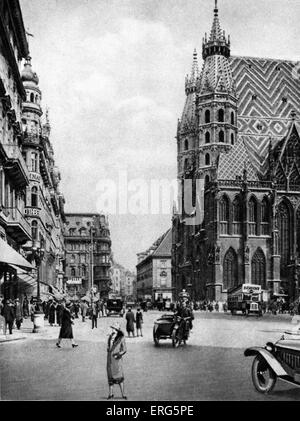 St Stephen's square (Stephansplatz), Vienna, Austria. View of the cathedral square from the Graben street (der Graben, literally 'the trench'). 1920s, street scene. Square in the geographical centre of city. Stock Photo