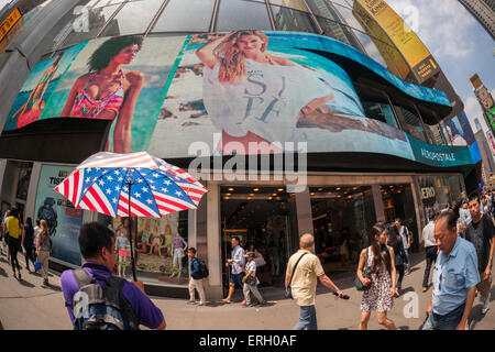 An Aeropostale store in Times Square in New York on Wednesday, May 27, 2015. Teen priorities have changed and they are more likely to spend their disposable income on electronics rather than apparel with a logo to the consternation of teen merchants such as Aeropostale. (© Richard B. Levine) Stock Photo