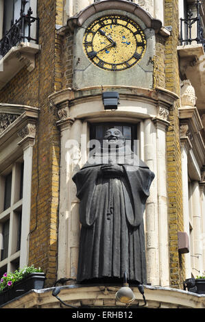 Black Friar statue on Blackfriars Public House, Blackfriars, London, England, UK Stock Photo