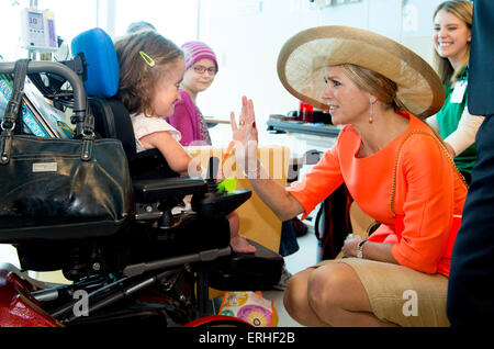 Grand Rapids, USA. 2nd June, 2015. King Willem-Alexander and Queen Maxima of The Netherlands visit the Helen DeVos Childrens Hospital in Grand Rapids, United States of America, 2 June 2015.The King and Queen visit the United States during an 3 day official visit. Photo: Patrick van Katwijk June 2015. POINT DE VUE OUT - NO WIRE SERVICE -/dpa/Alamy Live News Stock Photo