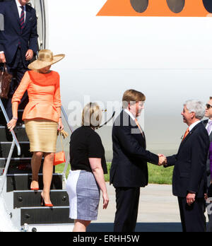 Arrival at Gerald Ford Airport King Willem-Alexander and Queen Maxima of The Netherlands in Grand Rapids at 2nd Day of their official visit to the USA PHOTO: Albert van der Werf -NO WIRE SERVICE- Stock Photo