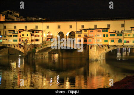 Night time view of Florence, Ponte Vecchio, Palazzo Vecchio and ...