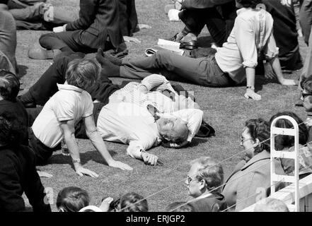 Australian tour of Great Britain for the Ashes. Second day of the Second test at Lords between England and Australia.  Spectators enjoying the sun shine. 23rd June 1972. Stock Photo