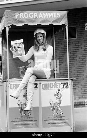 Australian tour of Great Britain for the Ashes. First day of the Second test at Lords between England and Australia.  Cricket fan Jilli Wale of Kensington working as a programme seller. 22nd June 1972. Stock Photo