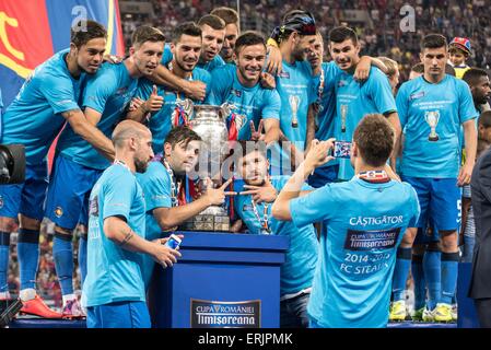 May 31, 2015: The Steaua Bucharest players at the end of the Cupa Romaniei Timisoreana 2014-2015 Finals (Romania Cup Timisoreana Finals) game between FC Universitatea Cluj ROU and FC Steaua Bucharest ROU at National Arena, Bucharest, Romania ROU. Foto: Catalin Soare Stock Photo