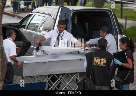 Guatemala City, Guatemala. 3rd June, 2015. Investigators transfer the body of lawyer Francisco Palomo after he was shot dead, in Guatemala City, capital of Guatemala, on June 3, 2015. Palomo, 64, a leading member of former Guatemalan dictator Efrain Rios Montt's defense team, was shot dead by two men on a motorbike while driving his car in Guatemala City, according to a preliminary police report. © Luis Echeverria/Xinhua/Alamy Live News Stock Photo