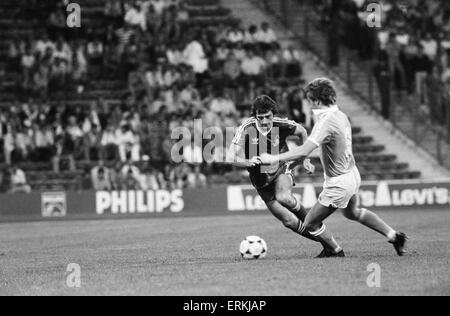 European Cup Final at the Olympic Stadium in Munich.  Nottingham Forest 1 v Malmo 0. Trevor Francis swerves past a Malmo defender during the match.  30th May 1979. Stock Photo