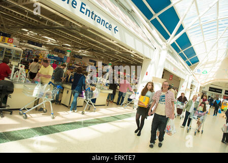 shoppers main thoroughfare Serpentine Green Shopping Centre, Peterborough PE7 8BE. The site is owned by British Land PLC. Stock Photo