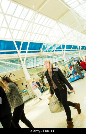 shoppers main thoroughfare Serpentine Green Shopping Centre, Peterborough PE7 8BE. The site is owned by British Land PLC. Stock Photo