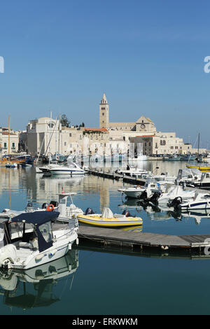 Boats in the harbour by the cathedral of St. Nicholas the Pilgrim (San Nicola Pellegrino) in Trani, Apulia, Italy, Europe Stock Photo