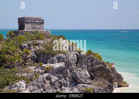 Temple of the Wind, Tulum, in the Mayan Riviera overlooking the aquamarine water of the Caribbean Sea shore, Mexico Stock Photo