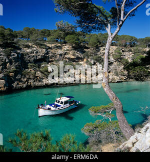 Boat anchored in rocky inlet, Cala Pi, Mallorca, Balearic Islands, Spain, Europe Stock Photo