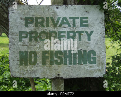 No Fishing Close Season sign, River Leam, Leamington Spa, Warwickshire, UK  Stock Photo - Alamy