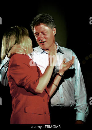 Waco. Texas, USA, 28th August 1992.  William Jefferson Clinton and Hillary Rodham Clinton on stage at the Suspension bridge over the Brazos River in Waco Texas. Credit: Mark Reinstein Stock Photo