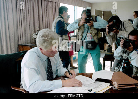 Ann Arbor, Michigan Oct. 1992 Presidential candidate Governor William Clinton working on his campaign debate speech in Hotel in Ann Arbor, Michigan before going to the debate at the University of Michigan. Stock Photo