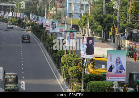 Dhaka. 5th June, 2015. Photo taken on June 5, 2015 shows billboards of Indian Prime Minister Narendra Modi and Bangladeshi Prime Minister Sheikh Hasina in Dhaka, Bangladesh. The state visit of Indian Prime Minister Narendra Modi to Bangladesh, scheduled this weekend, is expected to strengthen bilateral relationship between the two neighboring countries. © Shariful Islam/Xinhua/Alamy Live News Stock Photo