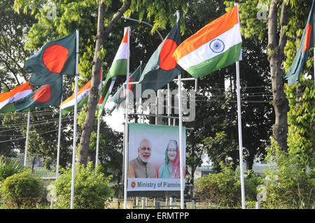 Dhaka. 5th June, 2015. Photo taken on June 5, 2015 shows a billboard of Indian Prime Minister Narendra Modi and Bangladeshi Prime Minister Sheikh Hasina in Dhaka, Bangladesh. The state visit of Indian Prime Minister Narendra Modi to Bangladesh, scheduled this weekend, is expected to strengthen bilateral relationship between the two neighboring countries. © Shariful Islam/Xinhua/Alamy Live News Stock Photo