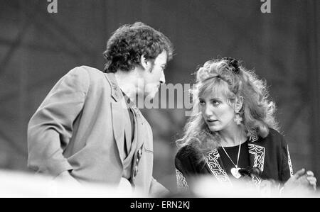 Bruce Springsteen and Patti Scialfa, member of Bruce Springsteen's E Street Band, in Concert, Villa Park, Birmingham, Tuesday 21st June 1988. Stock Photo