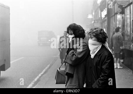 Scenes of a fog bound London, 5th December 1962. Stock Photo