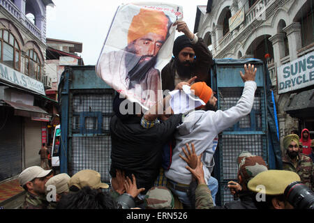 Srinagar, Kashmir. 5th June, 2015. Sikhs are detained by Indian security forces during a protest against removed posters of Sikh leader Jarnail Singh Bhindranwa.they demand action against those responsible for the killing of a Sikh youth.On Thursday ,An indefinite curfew imposed in parts of Jammu following violence over Sikh militant leader Jarnail Singh Bhindranwale's posters continued for a second day on Friday Credit: Sofi Suhail/Alamy Live News Stock Photo