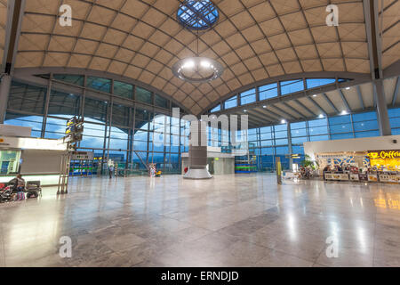 interior-of-alicante-airport-terminal-building-spain-stock-photo