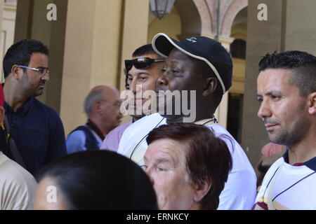 Turin, Italy. 04th June, 2015. Special pilgrims went to the Holy Shroud; they are the sick and needy of the parish Santa Lucia in Rome, visiting the Holy Sindone 2015. Pope Francesco decided to finance the initiative. © Giancarlo Carrisi/Pacific Press/Alamy Live News Stock Photo