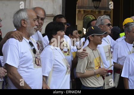 Turin, Italy. 04th June, 2015. Special pilgrims went to the Holy Shroud; they are the sick and needy of the parish Santa Lucia in Rome, visiting the Holy Sindone 2015. Pope Francesco decided to finance the initiative. © Giancarlo Carrisi/Pacific Press/Alamy Live News Stock Photo