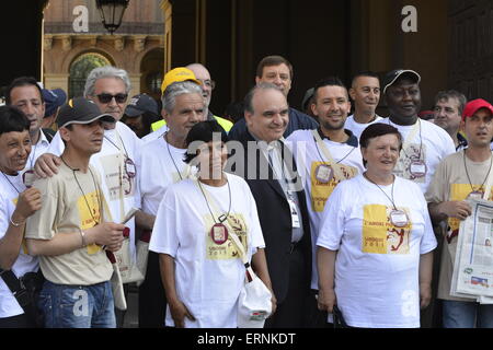 Turin, Italy. 04th June, 2015. Special pilgrims went to the Holy Shroud; they are the sick and needy of the parish Santa Lucia in Rome, visiting the Holy Sindone 2015. Pope Francesco decided to finance the initiative. © Giancarlo Carrisi/Pacific Press/Alamy Live News Stock Photo