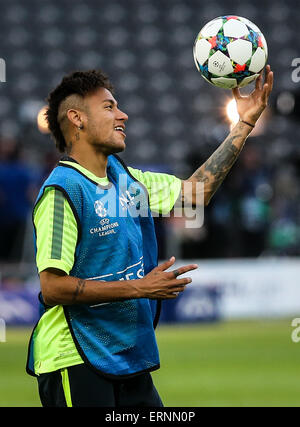 Berlin, Germany. 5th June, 2015. Neymar of FC Barcelona attends a training session prior to the UEFA Champions League final match between Juventus and FC Barcelona in Berlin, Germany, on June 5, 2015. Credit:  Zhang Fan/Xinhua/Alamy Live News Stock Photo